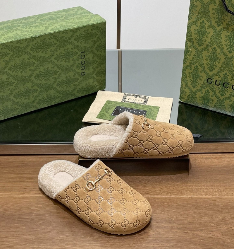 G*u*i slippers